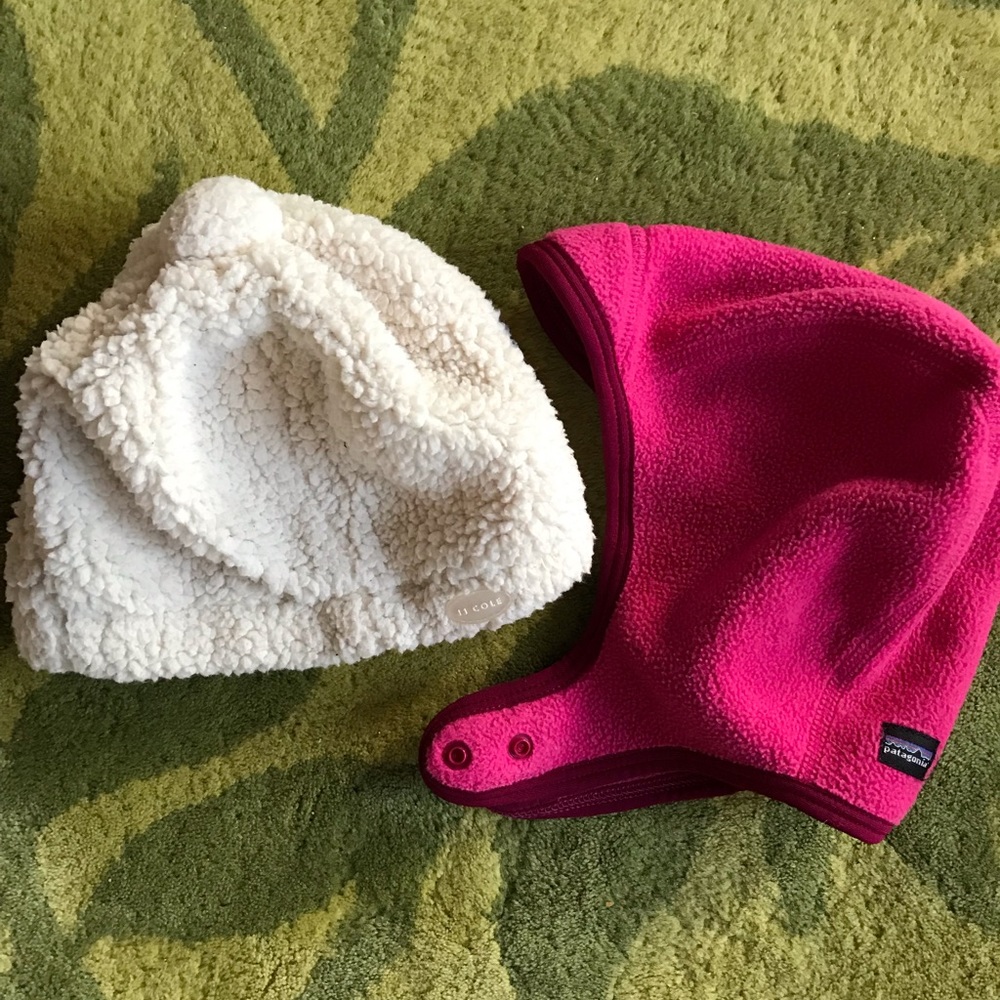 2 winter hats for 3-9 months